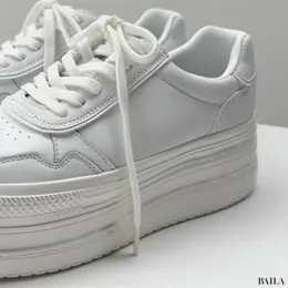 ORTR（オーアールティーアール）　厚底ローカットスニーカー　デザイン寄り画像