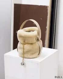 【PRADA（プラダ）】新アイコンに日本限定素材！ フワモコで愛らしさ満点