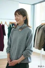 ユニクロシーの新作『カシミヤリラックスVネックセータースカーフつき』を試着