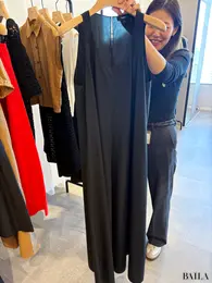 Uネックワンピース