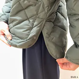 ユニクロ　パフテックリラックスジャケット　サイドのスナップボタン