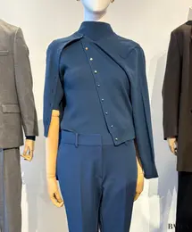 プラステ「メリノウールブレンドメタルボタンカーディガン」「メリノウールブレンドハイネックリブセーター」