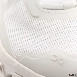 onのスニーカー　歩きやすい　CloudmonsterVoid