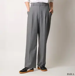 プーマの黒スニーカーを試着　通勤コーデ　パレルモ