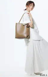 VASICの縦長トートバッグ