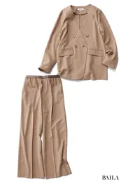 クロエンスのノーカラージャケットセットアップ 登壇 服