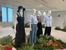 GU（ジーユー）×rokh（ロク）展示会場