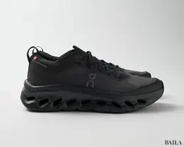 onのスニーカー　歩きやすい　CloudtiltMoon