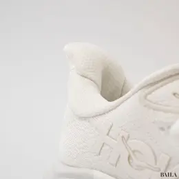 HOKAのスニーカー　歩きやすい　CLIFTON10