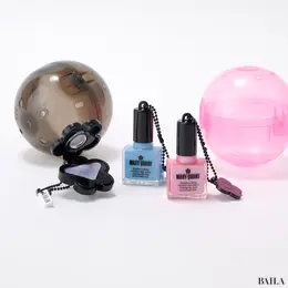 MARY QUANT ミニチュアコスメチャームのネイルポリッシュ、アイオープナー