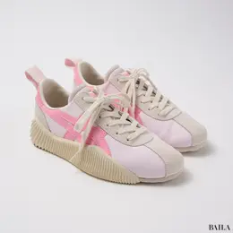 オニツカタイガーのスニーカー　アクロマウント　ピンク