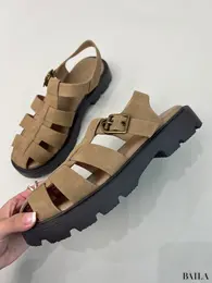 グルカサンダル+E　ベージュ　サイド　ジーユー