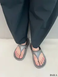 コンフィートングサンダル　シルバー　試着　ジーユー