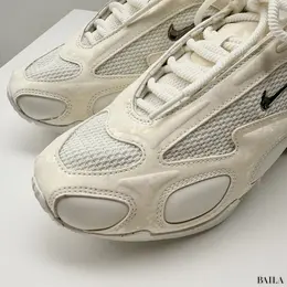 ナイキ　NIKE AIR MAX MUSE　デザイン寄り画像