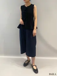 GU（ジーユー）×rokh（ロク）「フロントリボンセーター（ノースリーブ）」×「クロップドパンツ（メンズ）」は、モードチックなキレイめコーデに！