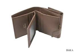 フェラガモ　財布の中