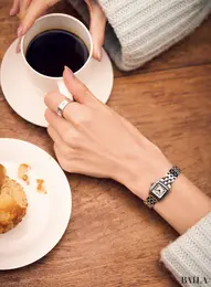 佐藤晴美　カルティエの腕時計コーディネート