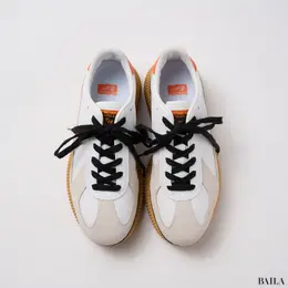 オニツカタイガーのスニーカー　歩きやすい　デレシティ