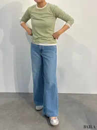 ソフトシアークルーネックT(長袖)￥990・バギーフレアジーンズ￥2990・