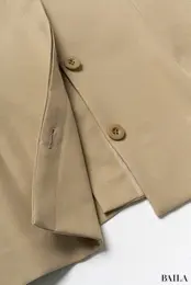 ボタン：同系色のプラボタンは、留め外しで印象をかなり変える！