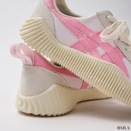 オニツカタイガーのスニーカー　薄底スニーカー　ACROMOUNT