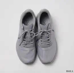 onのスニーカー　グレースニーカー　クラウドゾーン