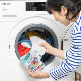 洗濯機に入れている様子