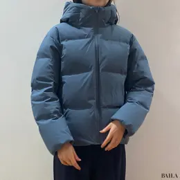 ユニクロ　シームレスダウンパーカ　着用画像　正面