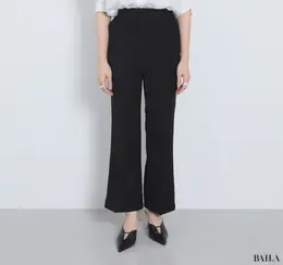 スリムフィットセミフレアパンツ　フロント　