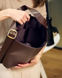 ユニクロ新作2WAYショルダーバッグの間口