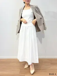 UV カットレーヨンブレンド 2WAY ネックタンクトップ￥4990・ギャザーボリュームスカート￥9990・トリアセブレンドダブルジャケット￥23000・