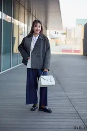 ビームス　新作　パンツ　春　通勤　コーデ　ネイビー