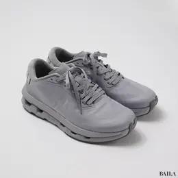 onのスニーカー　Cloudzone　歩きやすい