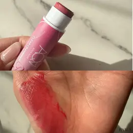 ブルべ冬　パーソナルカラー　プチプラコスメ　アクア・アクア「オーガニックスイーツリップ 01O」