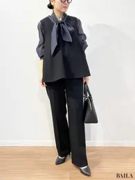 ダブルクロステントラインジレセットアップ￥15000・シアーボウタイブラウス￥9990・ポインテッドトゥパンプス¥9990