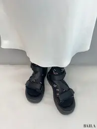 ボリュームソールテープサンダル　ブラック　靴下と　ジーユー