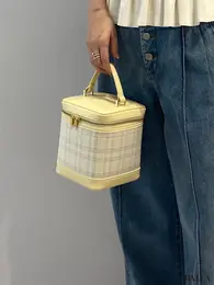 GU（ジーユー）×rokh（ロク）バッグ