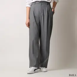 プーマのホワイトスニーカーを試着　通勤コーデ