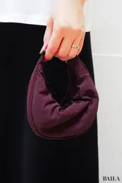 「ラウンドウルトラミニバッグ」（￥1290）