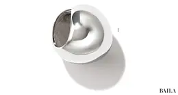 イヤカフ（SV925＋Pt1000コーティング）￥19800／スタージュエリー表参道ヒルズ店（スタージュエリー）