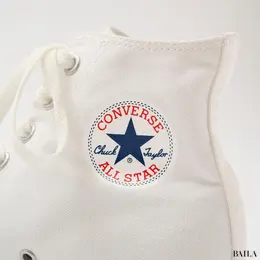 コンバースのスニーカー　歩きやすい　ハイカット