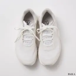 onのスニーカー　白スニーカー　クラウドモンスターヴォイド