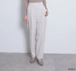 マットストレッチタックバレルパンツ　フロント　アイボリー