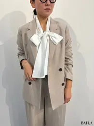 ダブルブレストジャケット￥4990（１月中旬発売予定）・ボウタイブラウス￥2490