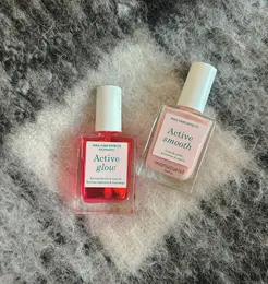 マニキュリストのアクティブスムース（右）アクティブグロウ（左）