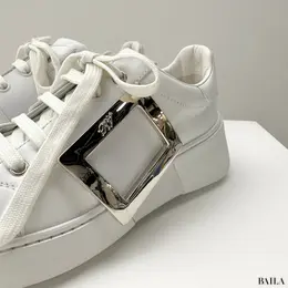 ロジェ ヴィヴィエ　ヴィヴ スケート レザー スニーカー　デザイン寄り画像