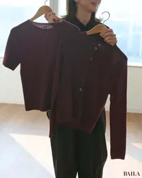 ユニクロ新作半袖ニットとアンサンブル使いできるカーディガン