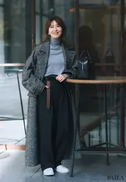 一周回って黒が新鮮！ユニクロのタックワイドパンツ