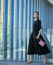 上品スカートセットアップの登壇コーデ