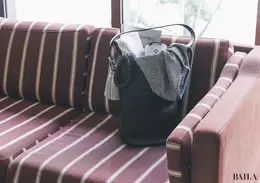 【秋はじめにバッグイン・カーディガンを一枚】上品に映えるキラキラカーディガン4選